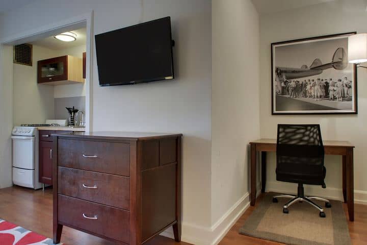 Room 10 of 117