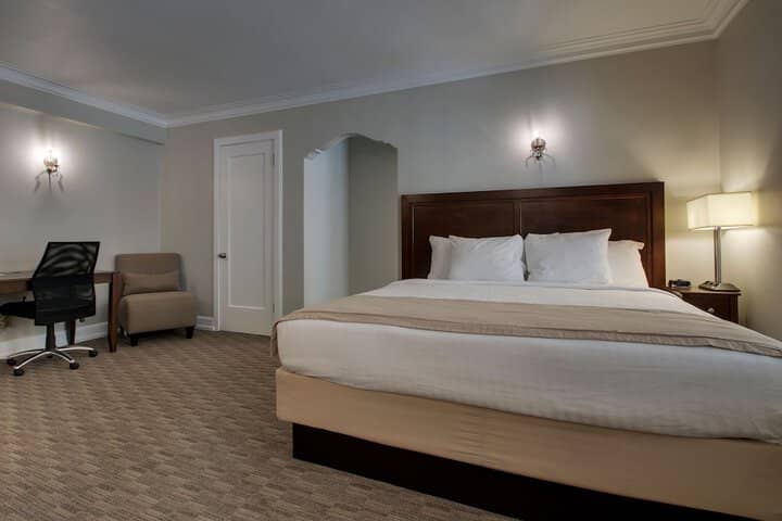 Room 25 of 117