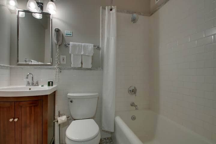 Room 83 of 117